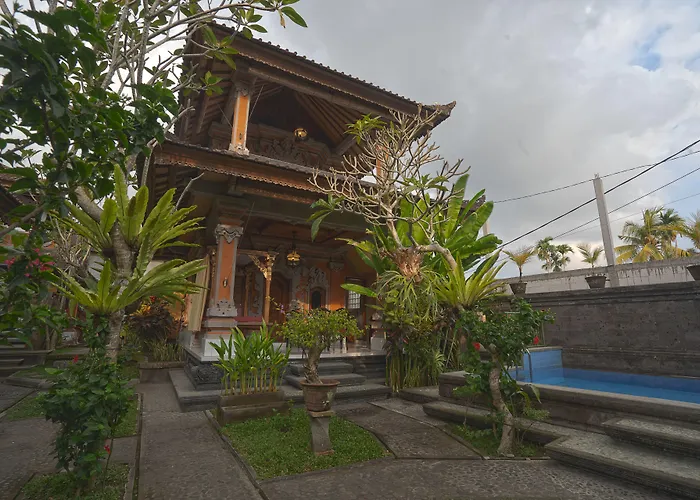 Guest house Aura Bisma 2*