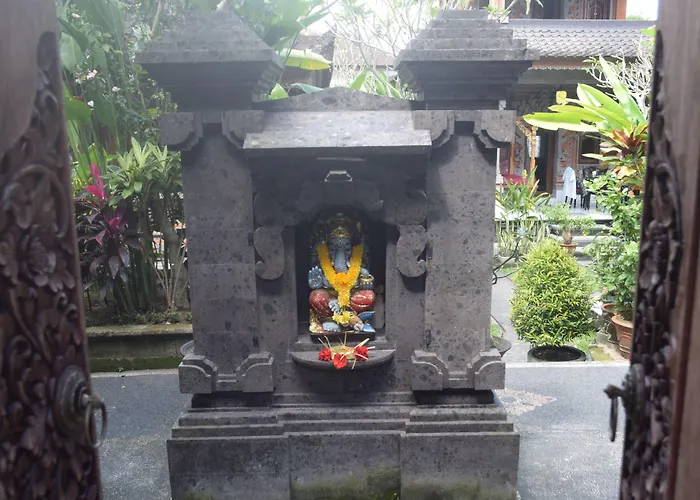 Aura Bisma Guest house 2*